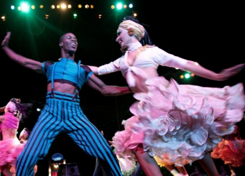 Enjoy dancing & music,     the Cuban way to love