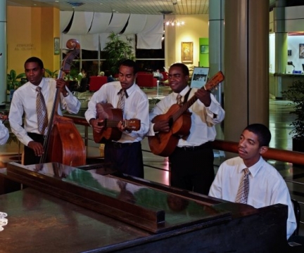 Grupo musical en lobby Meliá Santiago de Cuba