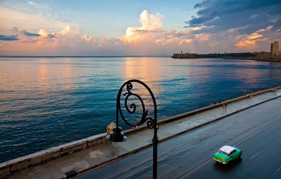 Malecón Promenade,     made for lovers 