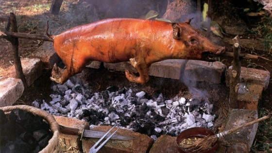 Cerdo asado en púa