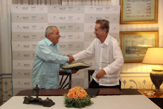 President of MHI with President of Islazul